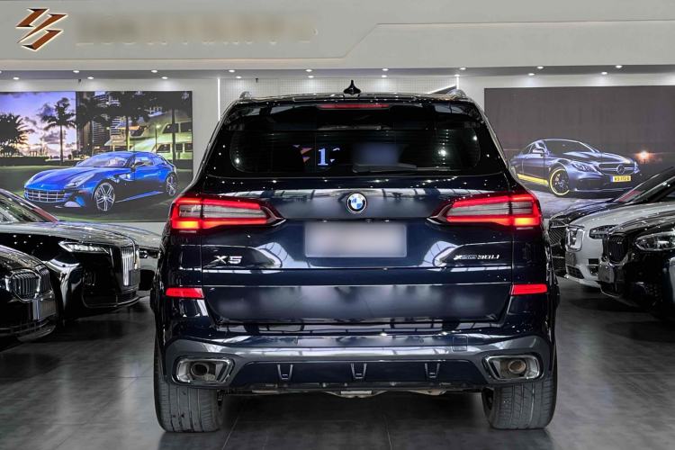 Used BMW X5 2022 xDrive 30Li Luxury M Sport Package
