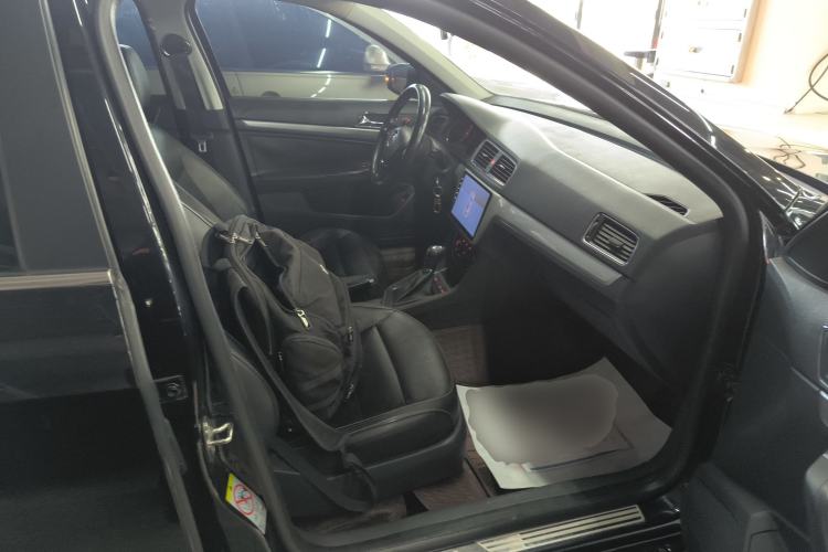 Used Volkswagen Lavida 2015 1.6L Automatic Comfort Edition
