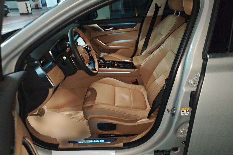 Used Jaguar XFL 2025 Model—2.0T P250, Two-Wheel Drive, Premium Luxury Edition