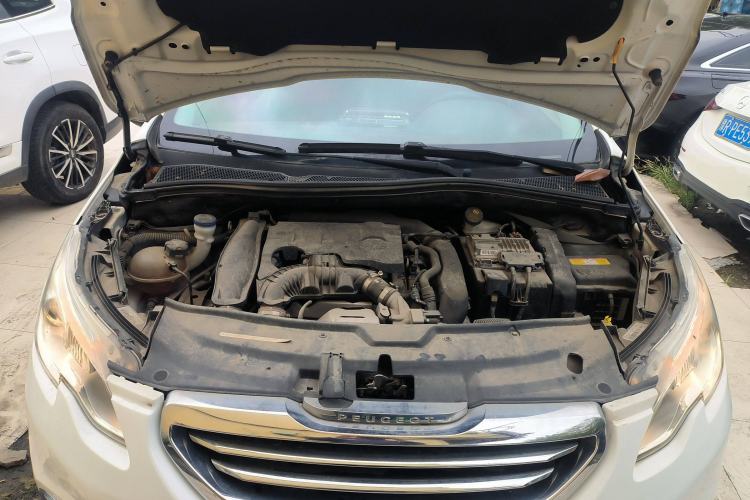 Used Peugeot 2008 2015 1.6THP Roland Garros Edition
