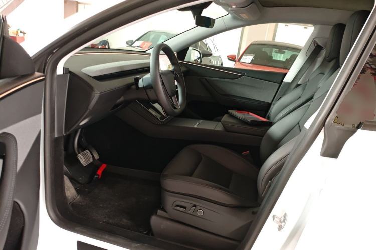 Used Tesla Model Y 2025 Rear-Wheel-Drive Version
