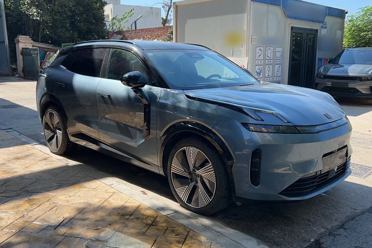 Used Lynk & Co 08 EM-P 2025 220 km All-Wheel-Drive Performance Halo
