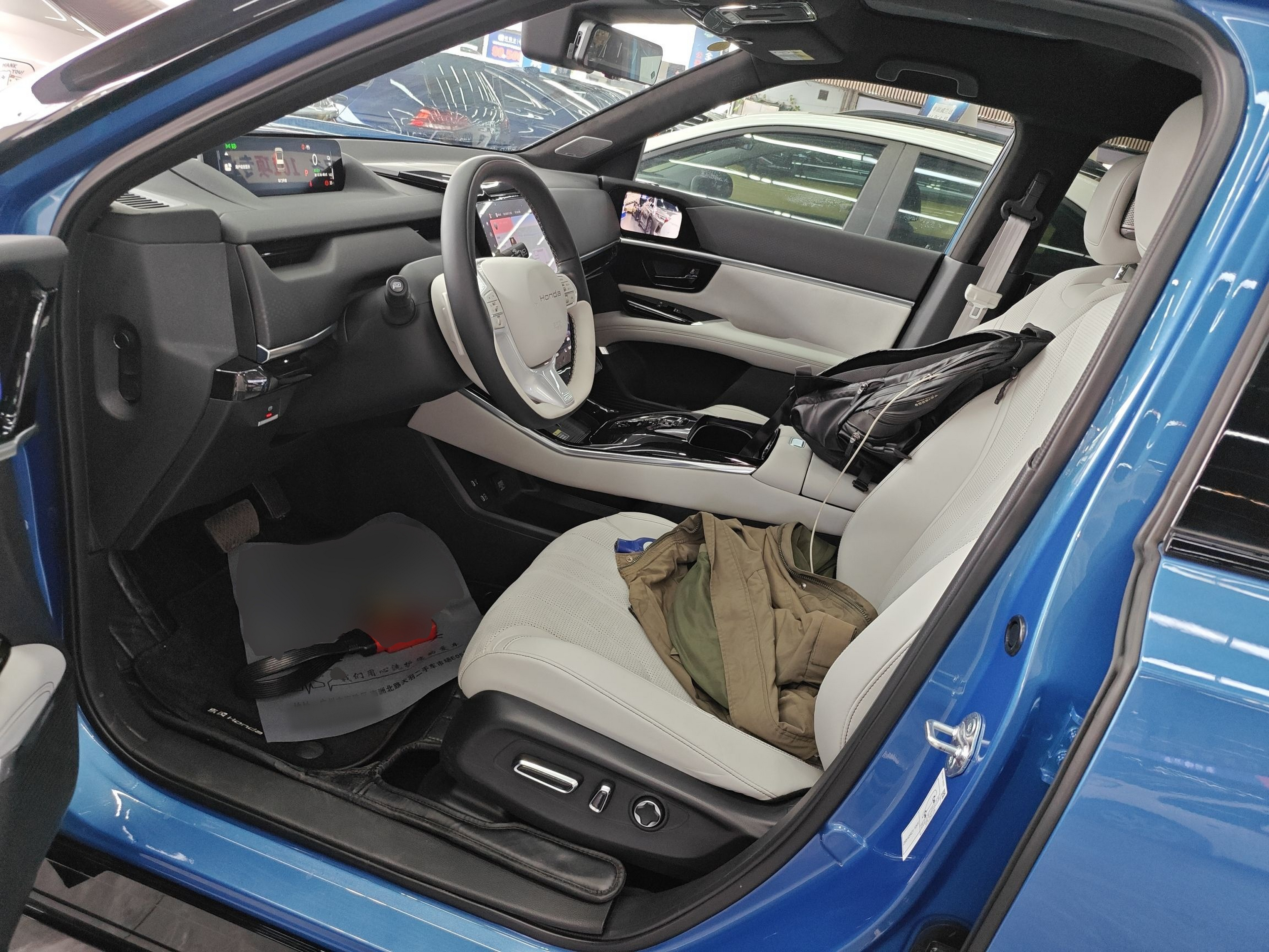 Переднее сиденье в автомобиле