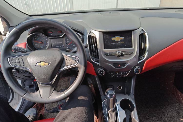 Used Chevrolet Cruze 2018 320 Automatic Pioneer Sunroof Edition
