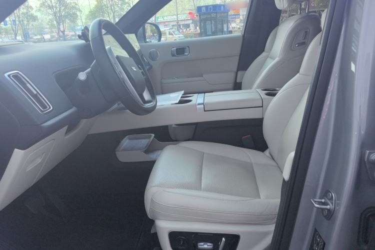 Used Li Auto L8 2023 Pro Model
