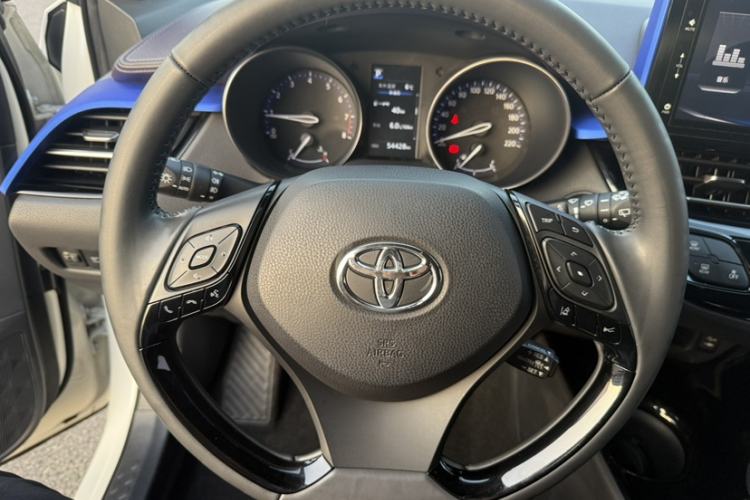 Used Toyota IZOA 2018 2.0L Yichi Version China VI Standard
