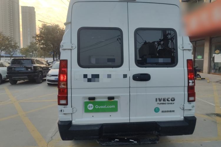 Used Iveco Daily 2023 2.5T A37M1 Long Wheelbase Mid-Height Dual-Tire Side-Sliding Doors 5–9 Seats
