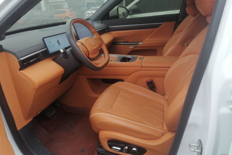 Used  eπ008 2025 210Max Range-Extended Version 5 Seats