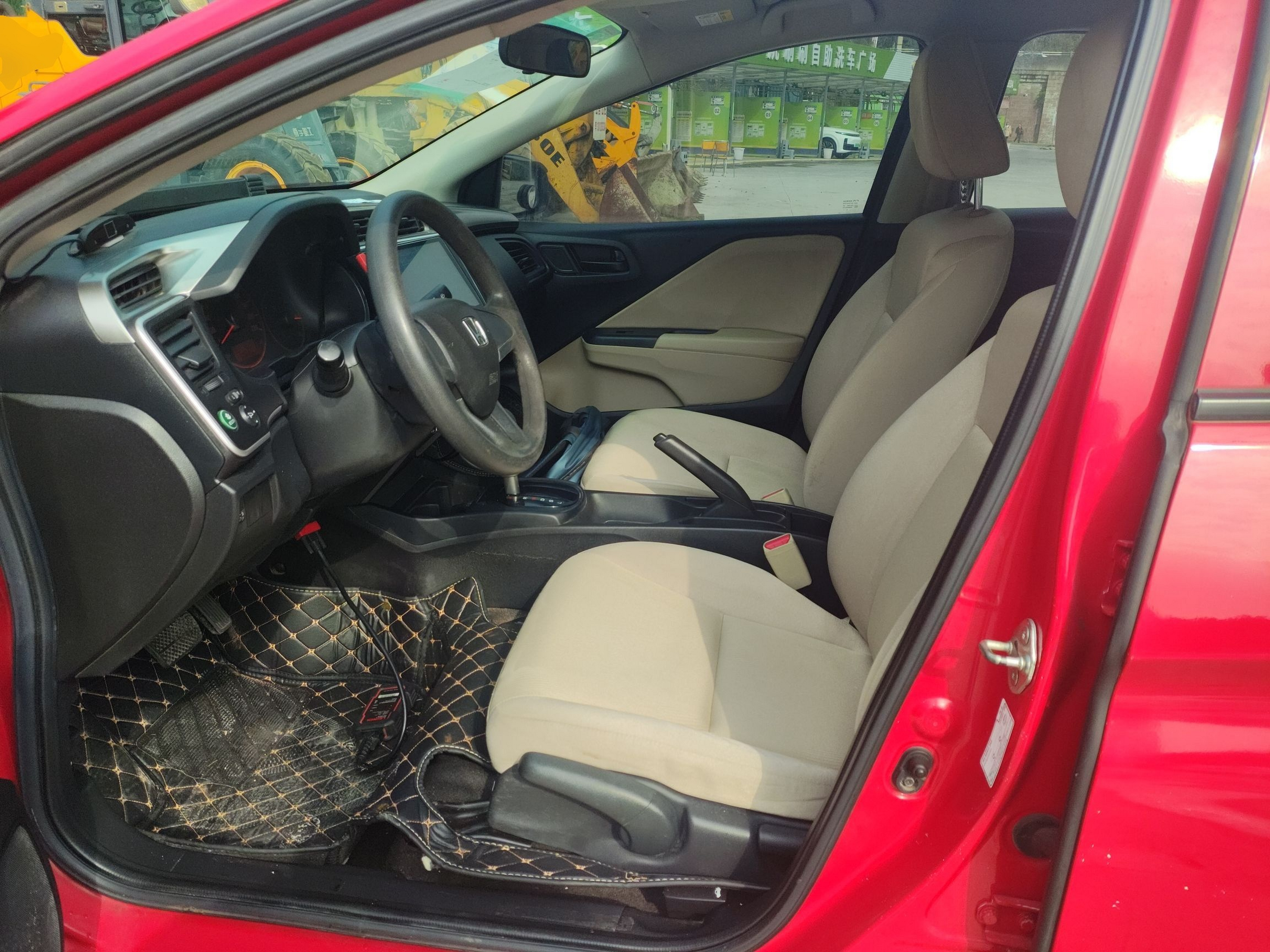 Переднее сиденье в автомобиле