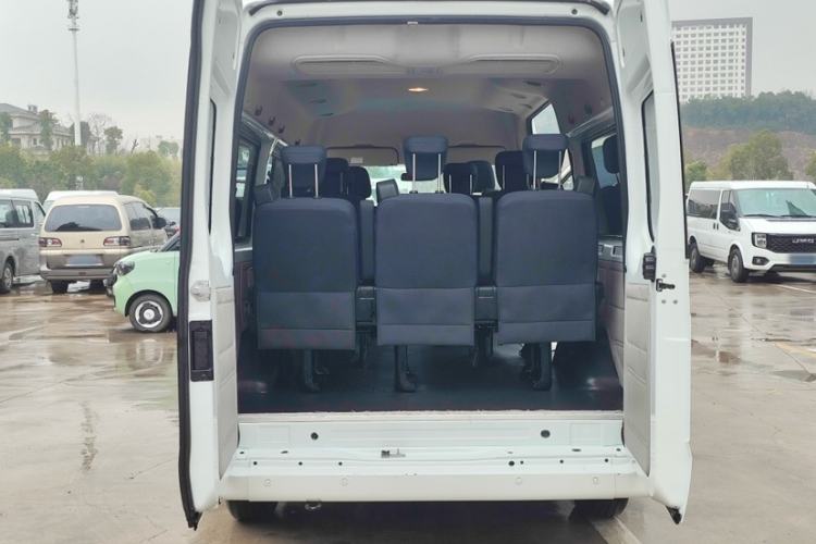 Used JMC Fushun 2025 2.0T 6MT Diesel Mid-Range Business-Class 9-Seater (Non-Commercial)

