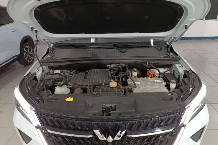 Used Wuling Asta 2022 2.0L DHT Electric-Speed Version
