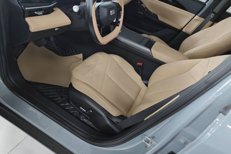 Used  L6 2023 125km PLUS
