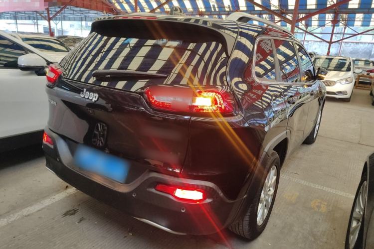 Used  Cherokee 2017 2.0L Superior Edition
