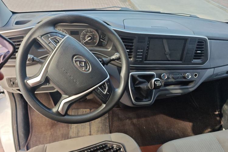 Used SAIC MAXUS Xintu V80 2019 2.0T Plus 6-Speed Manual Van Long Wheelbase Mid-Roof Design 2-3 Seater