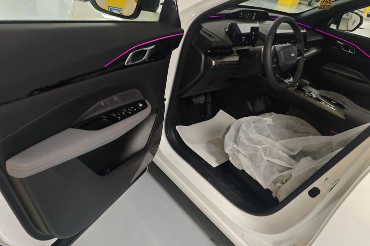 Used Oshan Z6 New Energy 2023 ZhiDian iDD 150KM Flagship PLUS Smart Parking Edition
