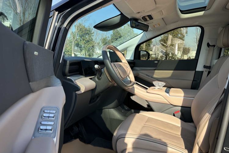 Used XPeng X9 2025 740 Ultra-Long Range Max
