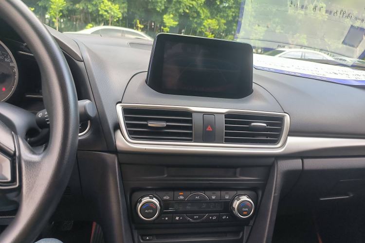 Used Mazda Mazda 3 Axela 2017 Sedan 1.5L Automatic Luxury Model China VI Standard
