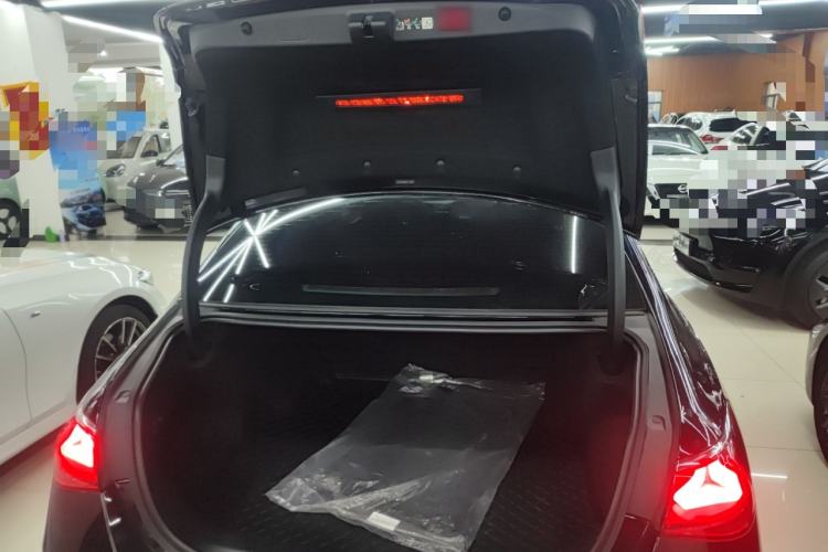 Used Mercedes-Benz E-Class 2024 Facelift E 300 L Luxury Edition
