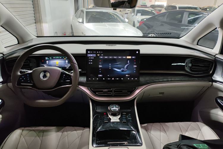 Used Denza D9 2023 DM-i 965 Luxury Model
