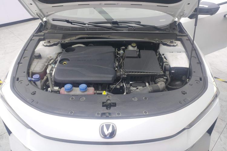 Used Changan UNI-V iDD 2024 Blue Whale Smart Electric iDD 136km ZhiKu Model
