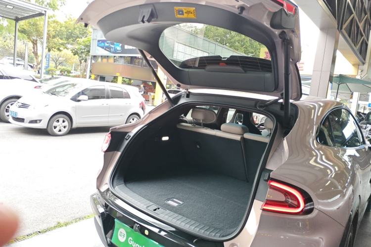 Used  YU7 2025 Ultra-Long Range High-Performance All-Wheel-Drive Max Edition