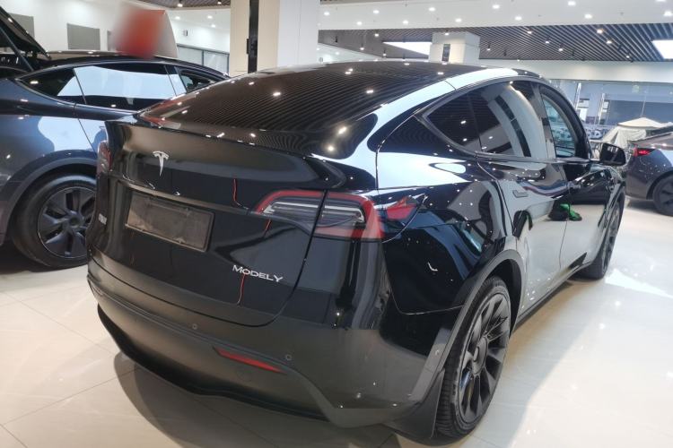 Used Tesla Model Y 2022 Long-Range All-Wheel-Drive Version