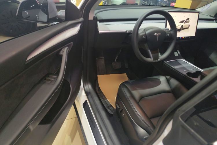 Used Tesla Model Y 2023 Long-Range All-Wheel-Drive Version