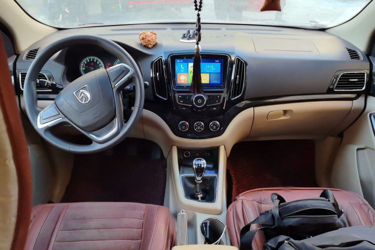 Used Baojun 730 2014 1.5L manual Comfort ESP version 7 seats
