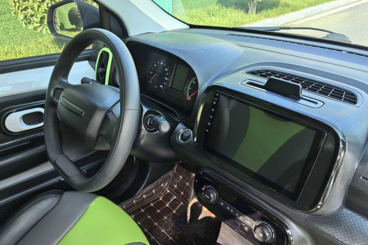 Used Roewe Clever 2021 302 km New Four-Seater Super-Efficient Version
