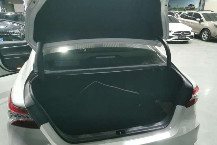 Used Toyota Camry 2021 2.0G Luxury Edition
