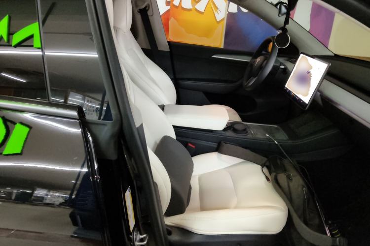 Used Tesla Model Y 2023 Rear-Wheel-Drive Version
