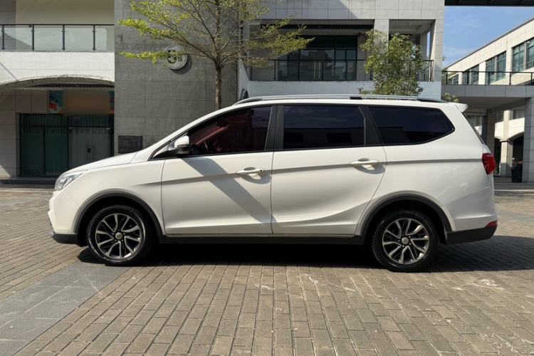 Used Baojun 730 2017 1.5T Manual Fashion Version 7 Seats China V Emission Standard