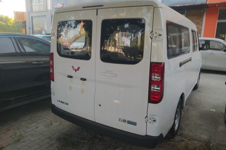 Used Wuling Yangguang 2024 300km Comfort-Grade Passenger Van 60kW