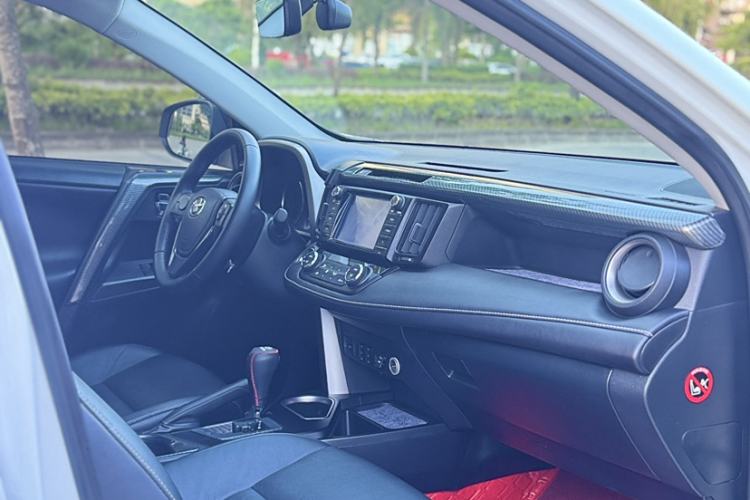 Used Toyota RAV4 2016 2.0L CVT Two-Wheel Drive Smart Edition China V Standard
