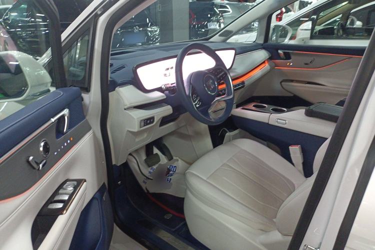 Used Buick GL8 New Energy 2024 Lu Zun Luxury Edition 6-Seater
