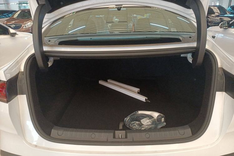 Used BYD Qin L 2025 DM-i Smart Drive 80KM Leading Model
