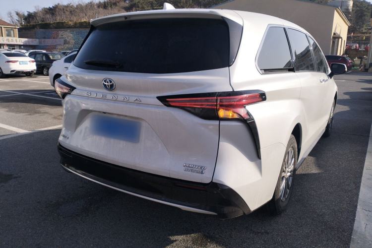 Used Toyota Sienna 2021 2.5L Hybrid Premium Edition
