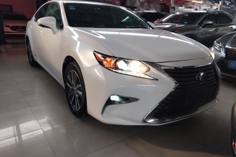 Used Lexus ES 2015 300h Comfort Edition
