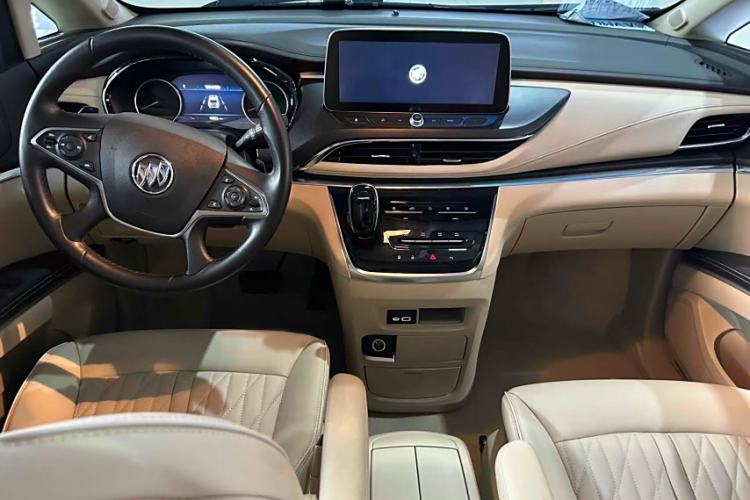 Used Buick GL8 2023 Facelifted Land Cruiser Executive Luxury Version
