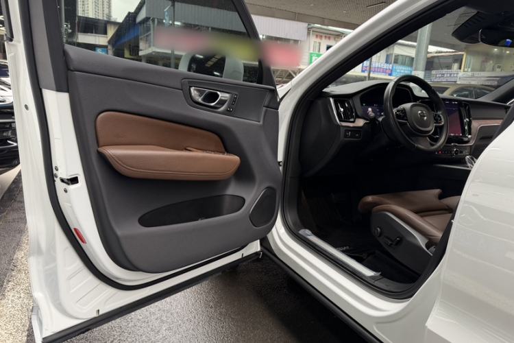 Used Volvo XC60 2022 B5 4x4 Smart Luxury Edition
