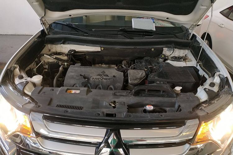 Used Mitsubishi Outlander 2016 2.0L Two-Wheel Drive Fashion Edition 5 Seats