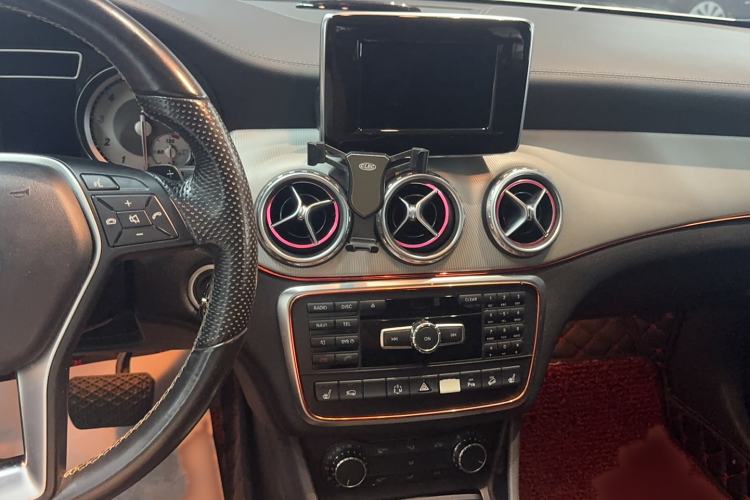 Used Mercedes-Benz GLA 2015 GLA 220 4MATIC Luxury Model
