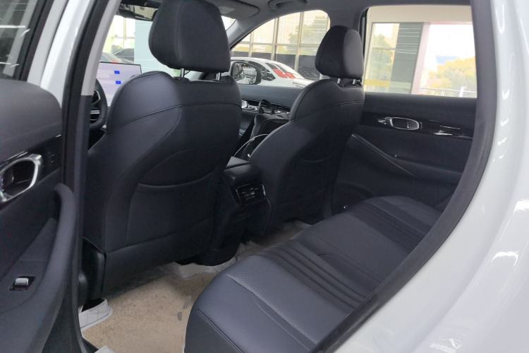 Used  E5 2024 440km Launch Edition
