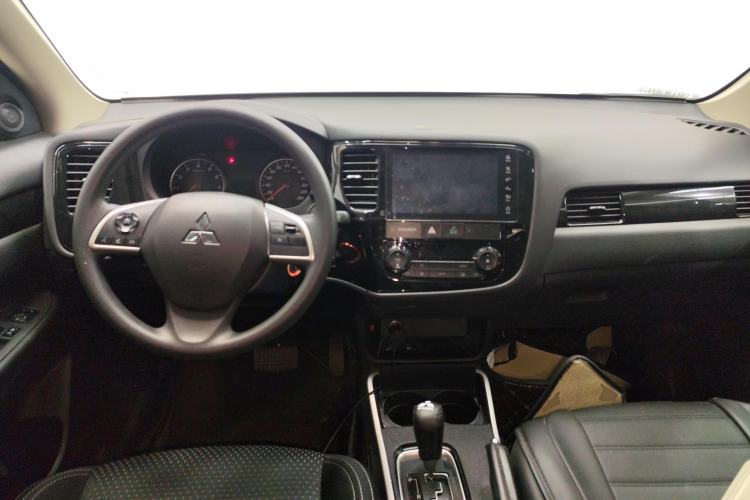 Used Mitsubishi Outlander 2021 Revised Version 2.0L Two-Wheel Drive Comfort Edition 5 Seats
