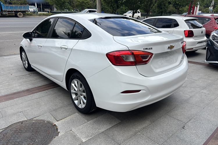 Used Chevrolet Cruze 2017 1.5L Automatic Pioneer Sunroof Edition
