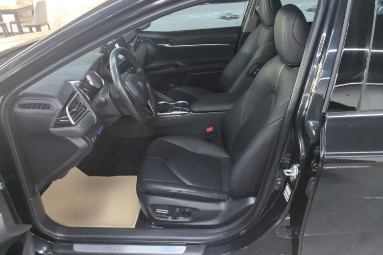 Used Toyota Camry 2023 2.0G Luxury Edition
