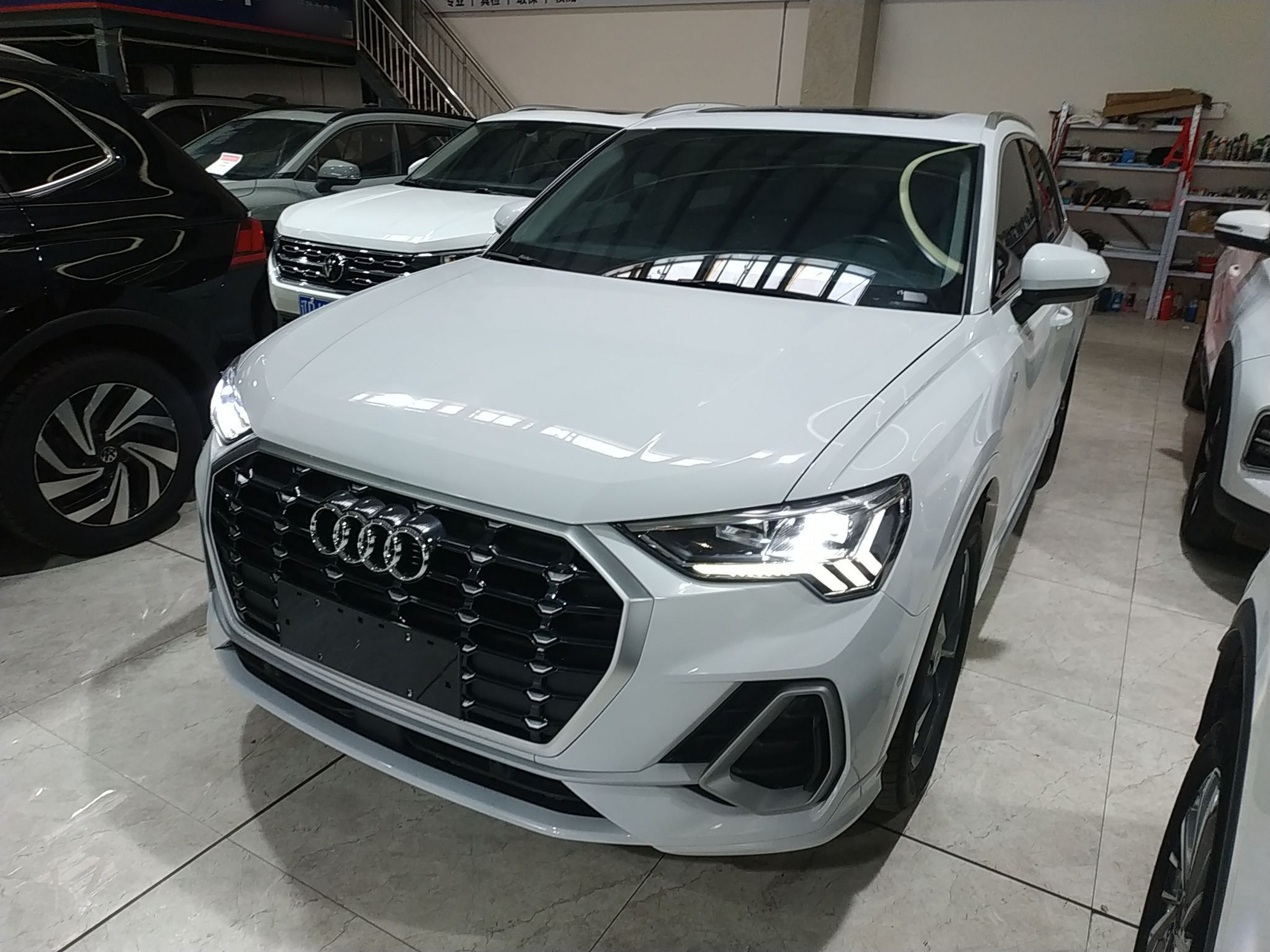 Под передней частью автомобиля