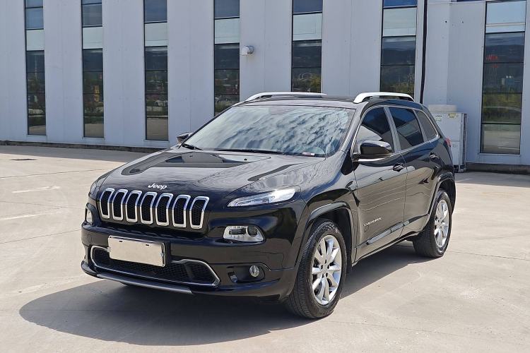 Used  Cherokee 2017 2.4L Excellence Edition