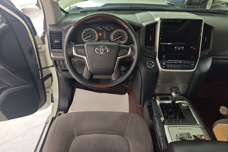 Used Toyota Land Cruiser (Parallel Import) 2020 4.0L GX-R Middle East
