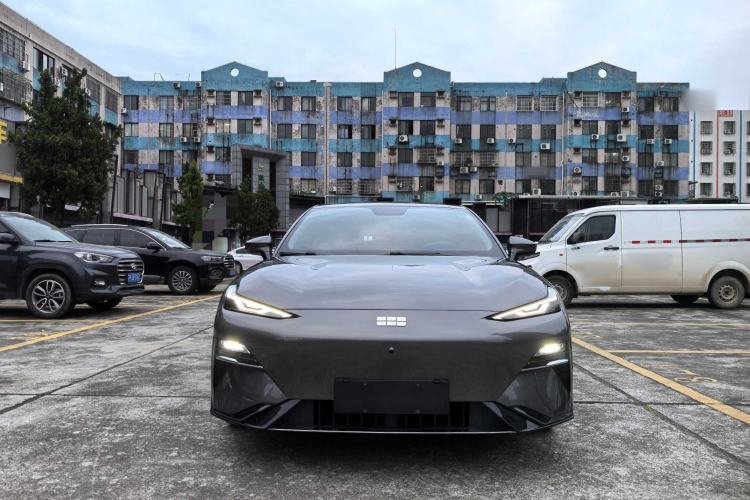 Used  E8 2024 550 km Range Rear-Drive Dragon Edition
